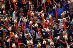 ayxsports-洛杉矶快船阵容变动，哈登计划续约