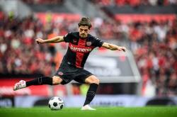 爱游戏-德天空：奥格斯堡有意夏窗签霍夫曼，球员想要留在勒沃库森