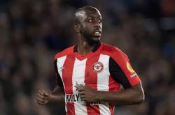 爱游戏体育网址-纽卡斯尔联再遇转会纠纷，维萨质疑老东家违约拒绝放行