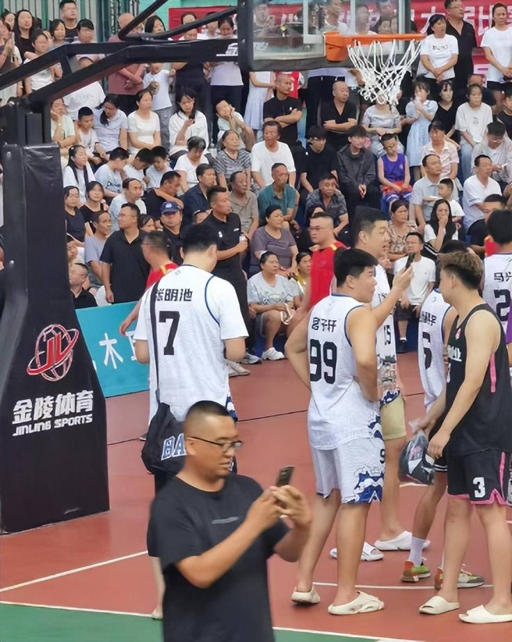广东2米13中锋打野球，辽宁新星有望留洋，北控2换1报价CBA得分王