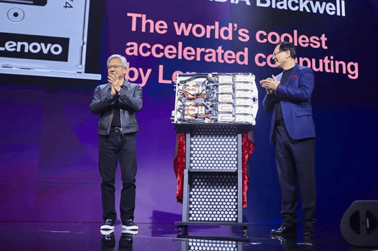 史上最盛大Tech World!联想用“巨型球幕”剧透AI世界杯