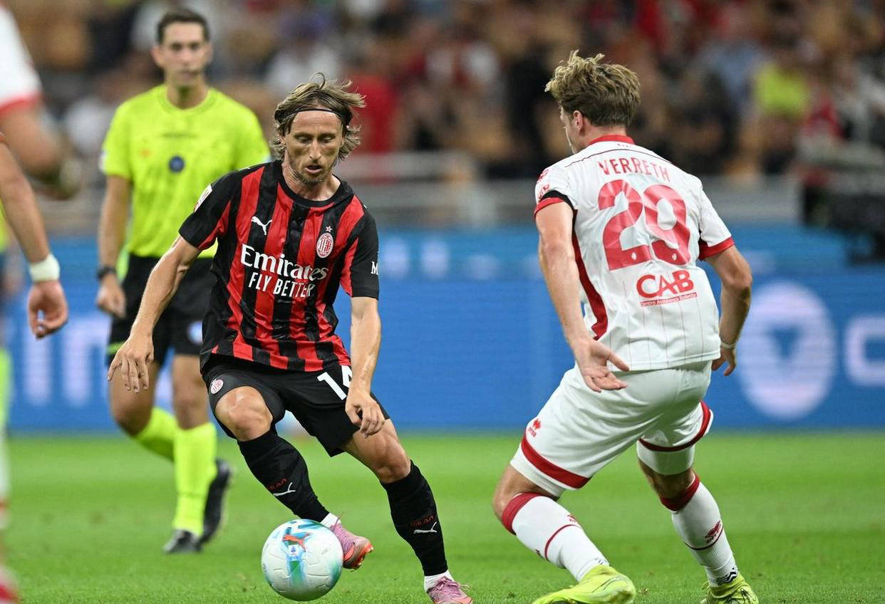 意甲：AC米兰士气昂扬，克雷莫纳能否抗衡压力？AC米兰VS克雷莫纳