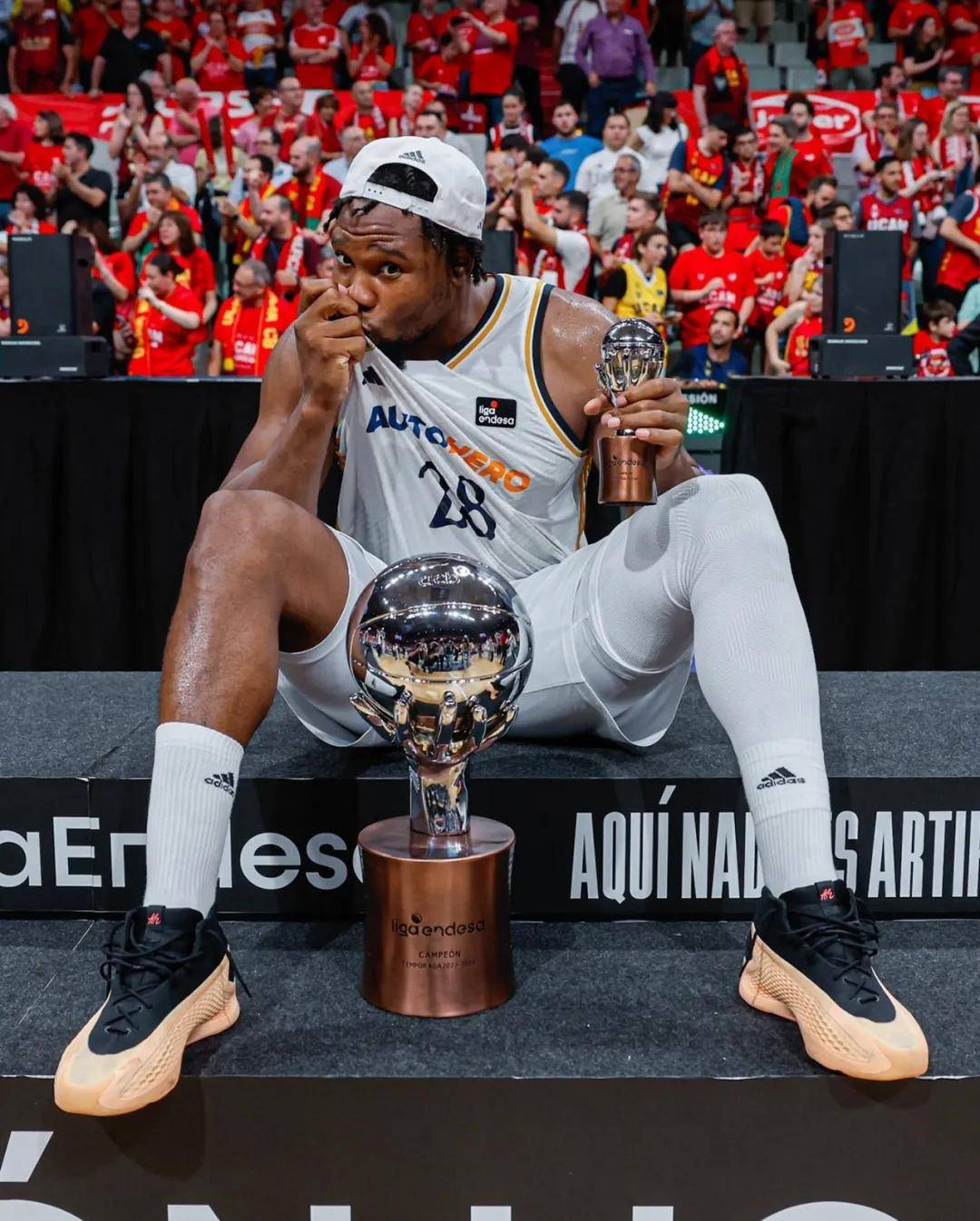 2年1200万签约！倒贴钱也得打球！苦等五年终于重返NBA