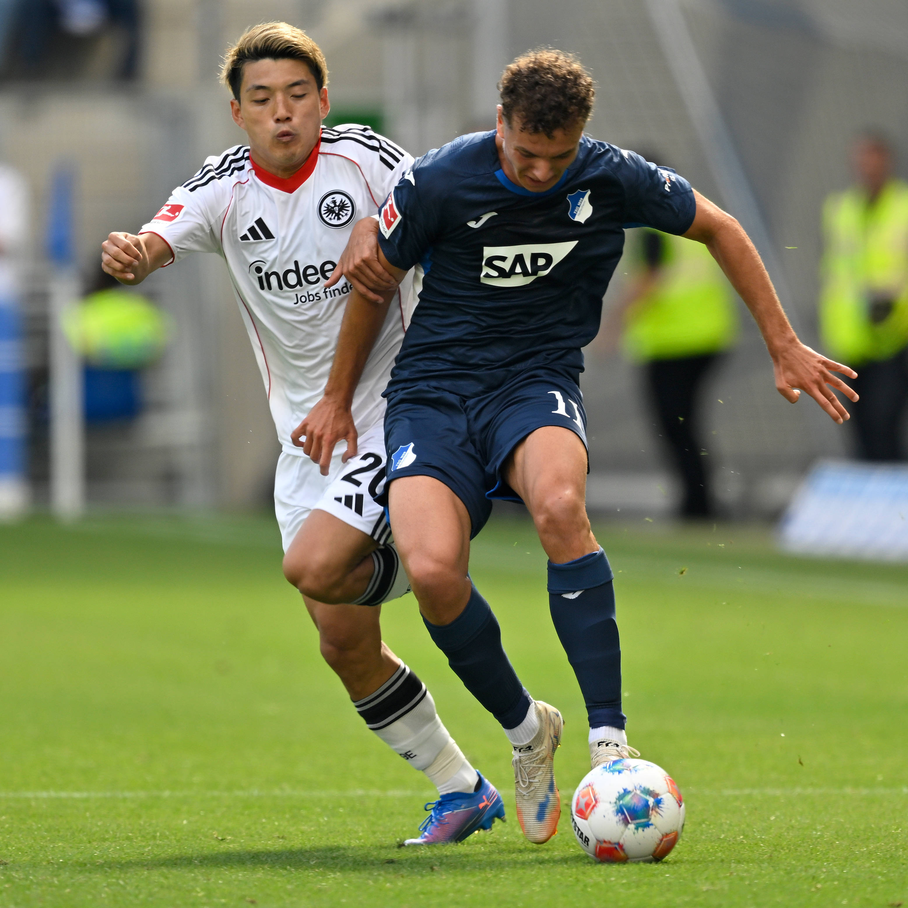 （体育）足球——德甲：法兰克福胜霍芬海姆