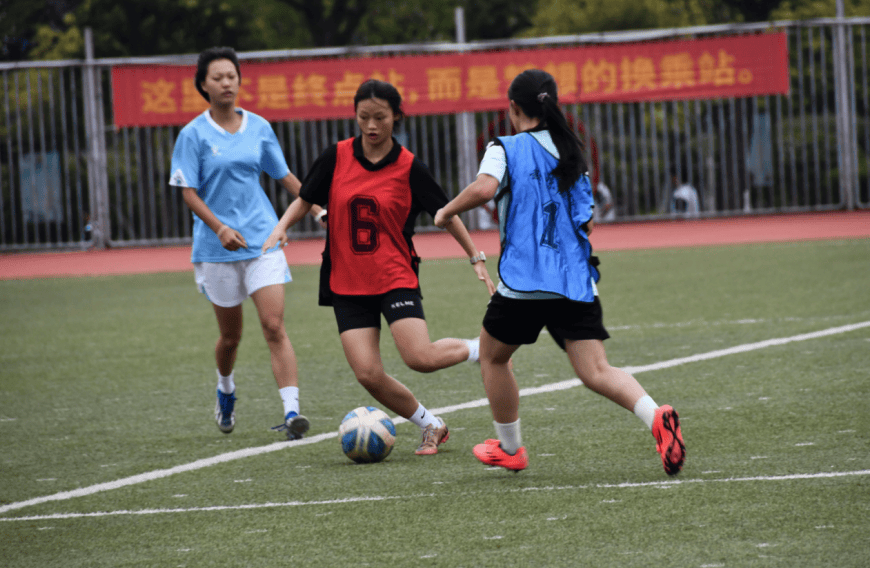 “足”梦绿茵，湖南新邵校园足球“湘”当精彩