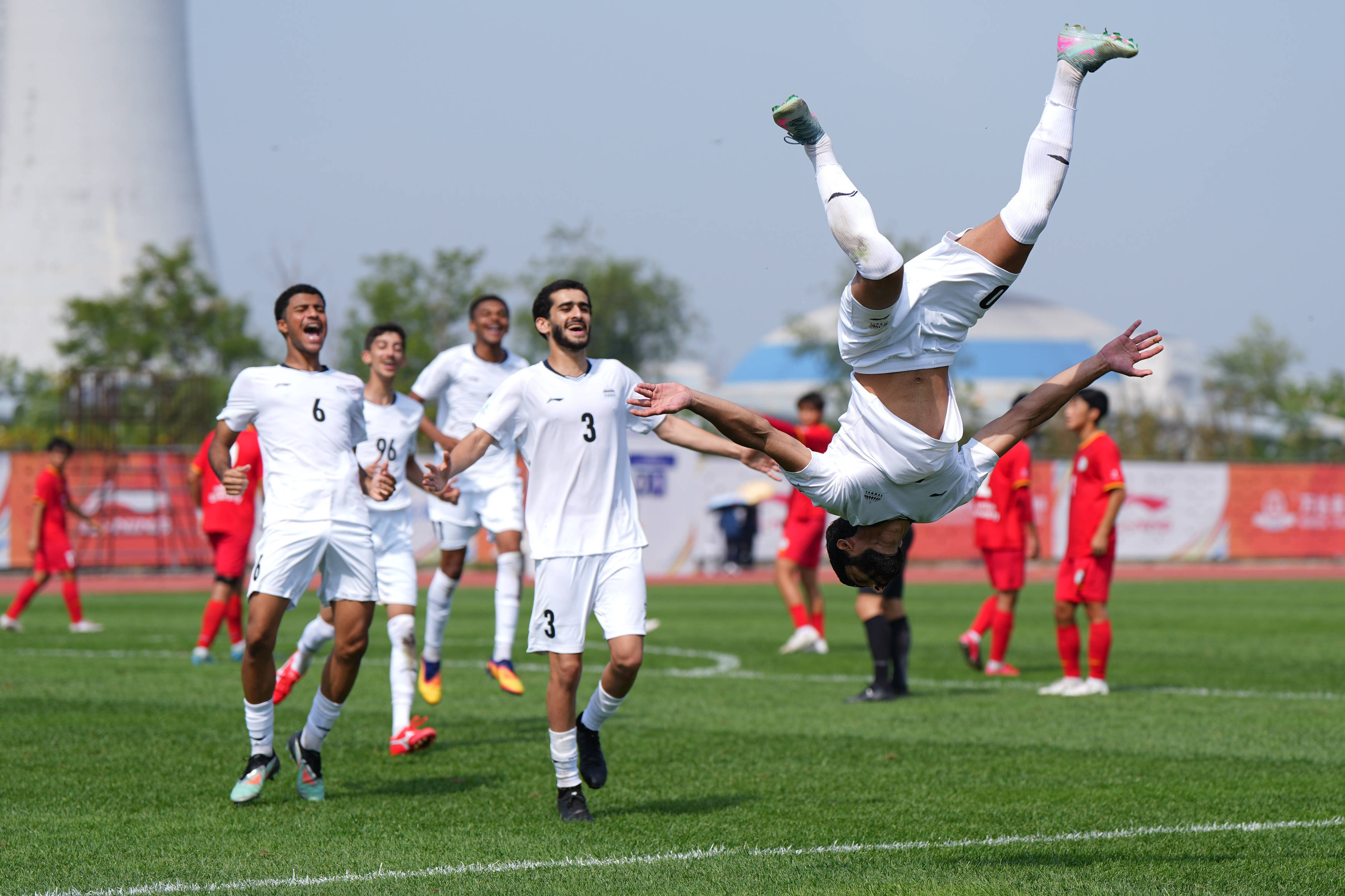 (体育)足球——国际大体联足球世界杯排位赛:延边大学队不敌沙迦大学队