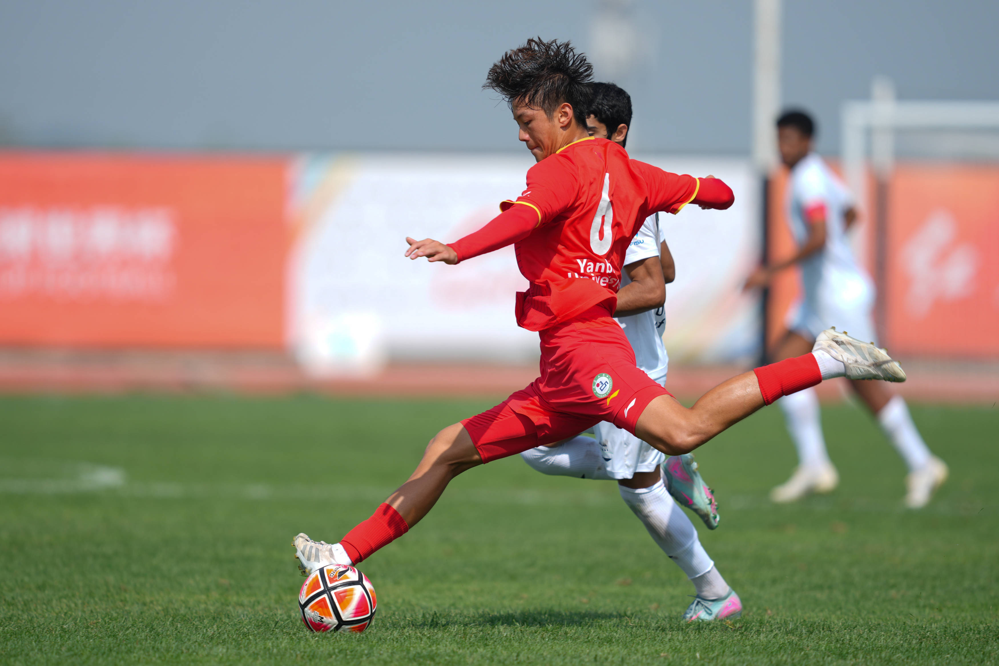 (体育)足球——国际大体联足球世界杯排位赛:延边大学队不敌沙迦大学队