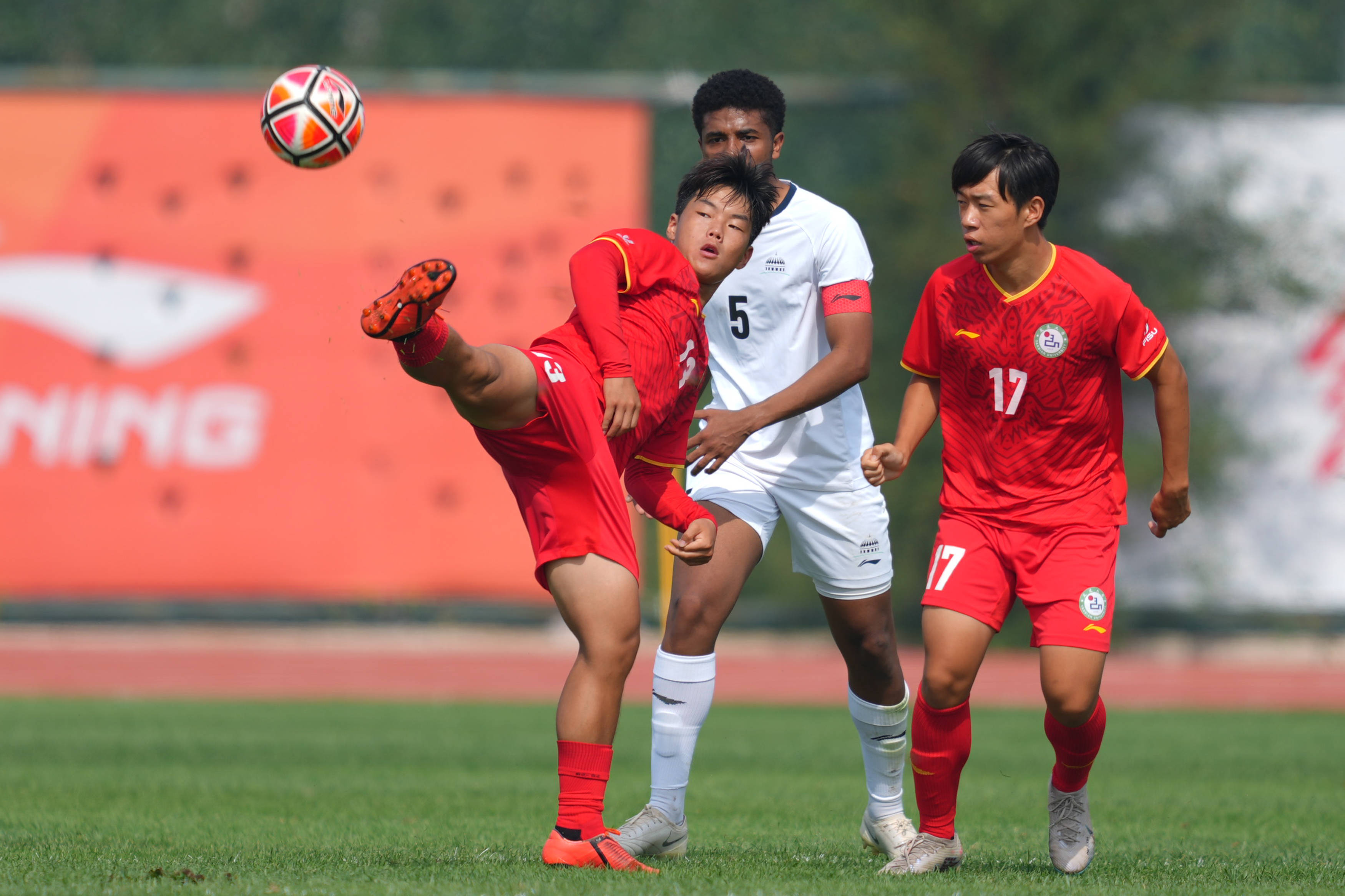 (体育)足球——国际大体联足球世界杯排位赛:延边大学队不敌沙迦大学队